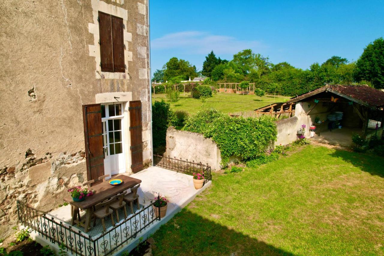 A L'Ombre Du Marronnier Gites La Peruse エクステリア 写真