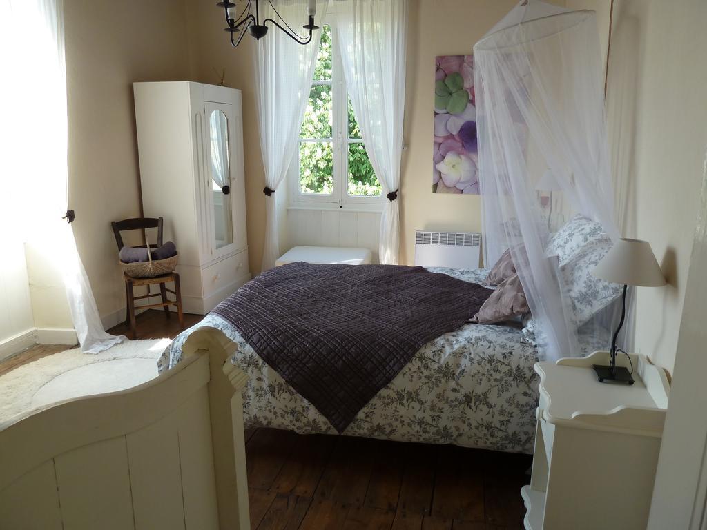 A L'Ombre Du Marronnier Gites La Peruse 部屋 写真